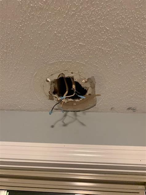 round work ceiling box hole